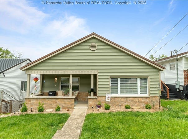 2258 Curtis Avenue, St Albans, WV 25177