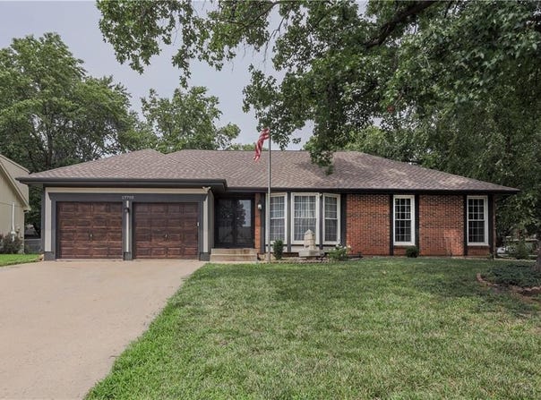 13700 W 69th Terrace, Shawnee, KS 66216