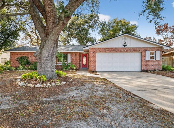 3450 Laurel Dr, Mount Dora, FL 32757