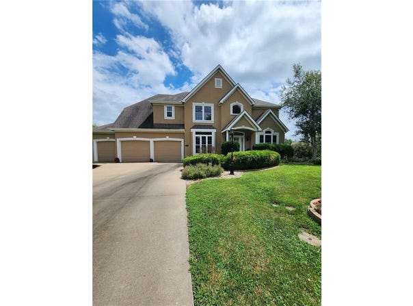 4706 Huntsboro Court, St Joseph, MO 64506