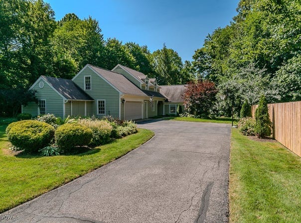 7806 Fairidge Road, Kirtland, OH 44094
