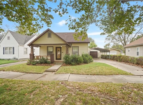 1321 W 6th Street, Coffeyville, KS 67337