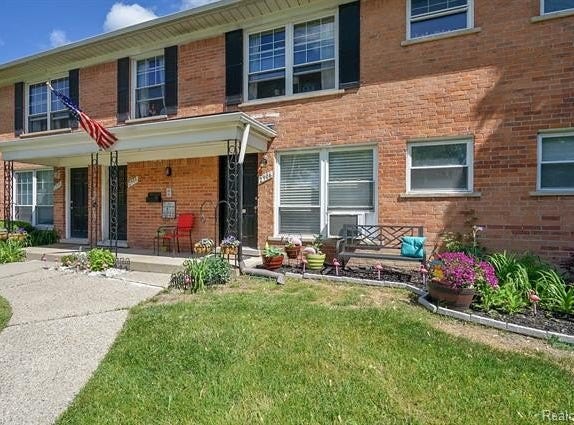 2906 W 13 Mile Road, Royal Oak, MI 48073