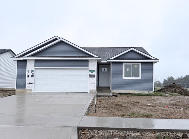 3184 Marigold Circle, Pella, IA 50219