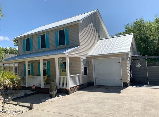124 NE 15th Street, Oak Island, NC 28465