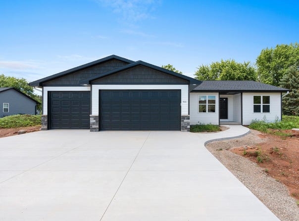 5111 TAMARACK Trail, OSHKOSH, WI 54904