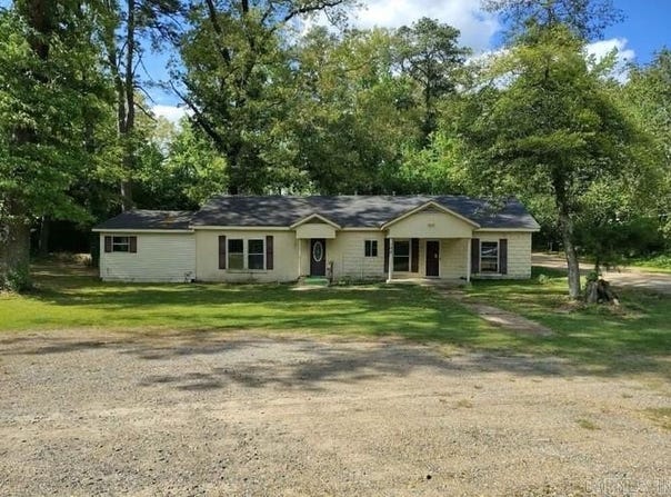 194 Ouachita 54, Camden, AR 71701