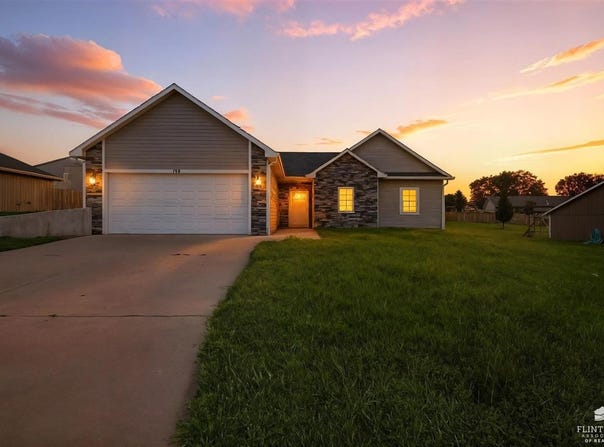 114 Prairie Meadows, St. George, KS 66535