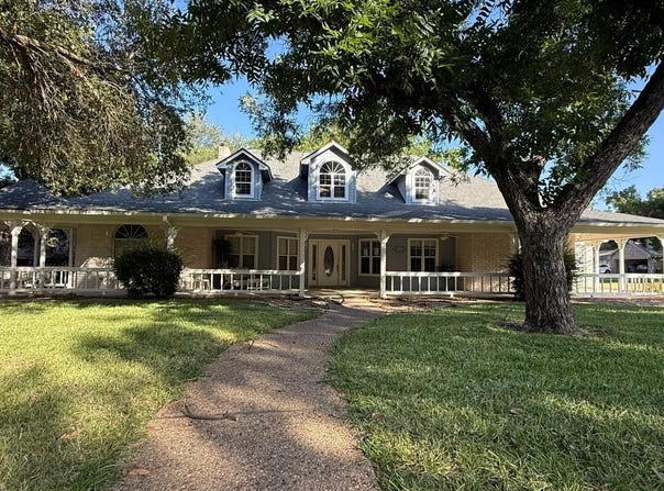 266 Quail St, Meadowlakes, TX 78654