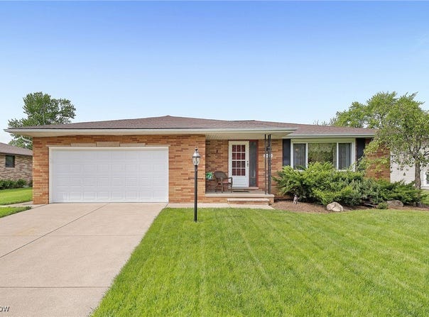 13430 Pawnee Trail, Middleburg Heights, OH 44130