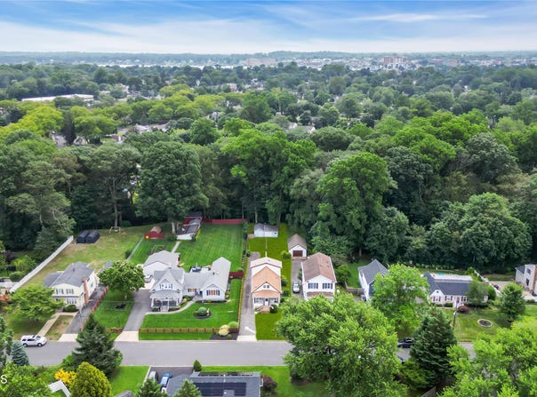 833 Lincoln Street, Middletown, NJ 07748