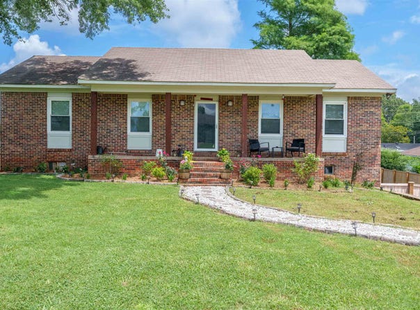 409 W Elmhurst Ave, Muscle Shoals, AL 35661