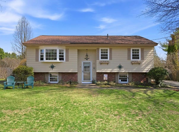 6 Heather Drive, Hooksett, NH 03106