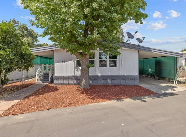 2400 Midvalley Avenue W, Visalia, CA 93277