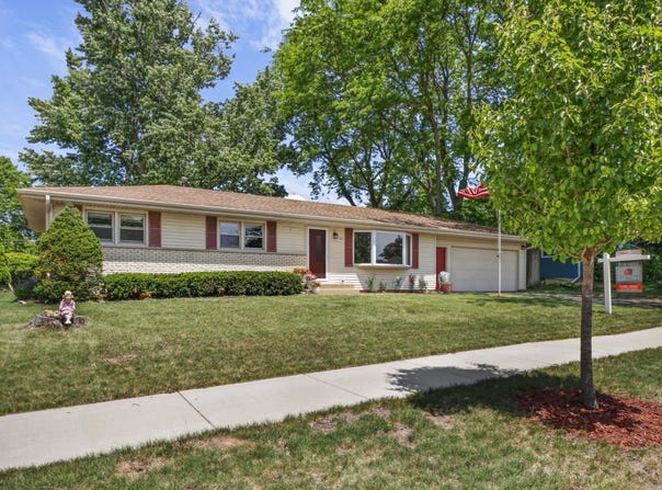 421 Patrick Avenue, Waunakee, WI 53597-1025
