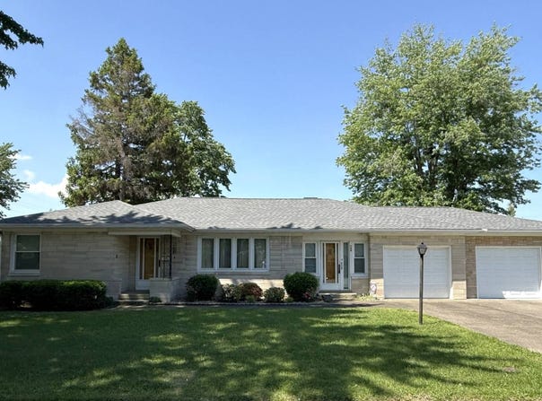706 Montgomery Circle, Carmi, IL 62821