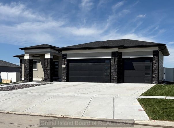 3109 Lakeview Ave, Hastings, NE 68901
