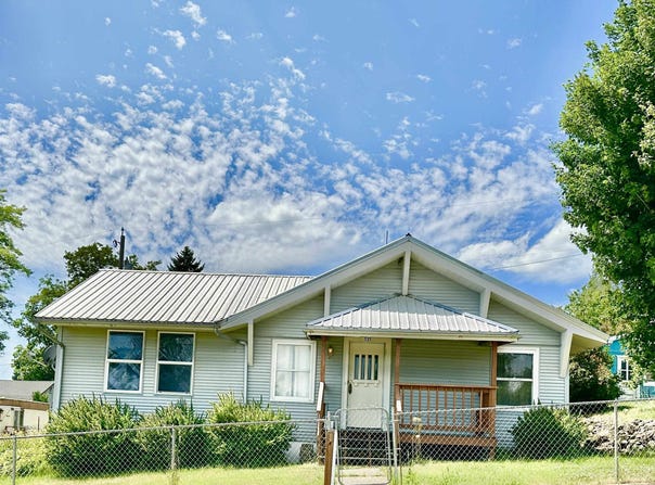 521 N Ramsey St, Tekoa, WA 99033