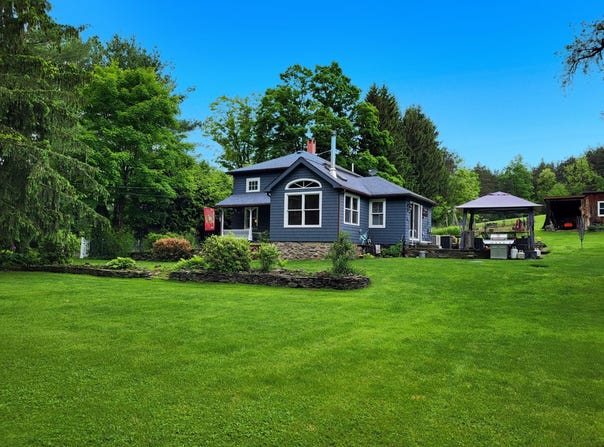 24 Board Road, Laceyville, PA 18623