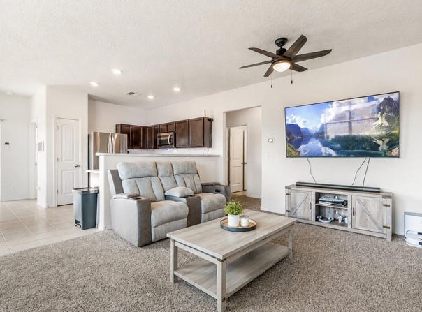2 Avenida Parque Court, Los Lunas, NM 87031