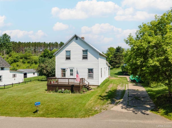 325 Plum, Iron River, MI 49935