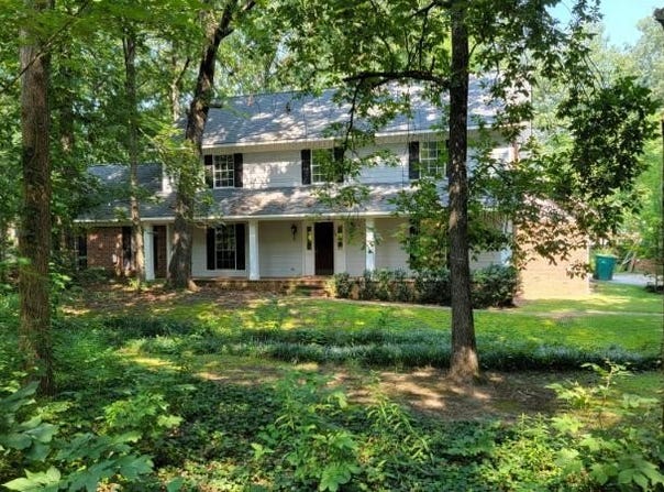 2525 Woodgreen Dr, Tupelo, MS 38826