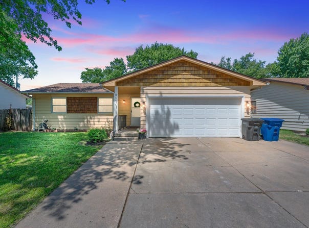 911 N Wirth St, Augusta, KS 67010-1337