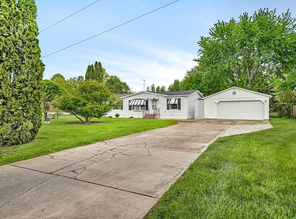 2910 E 11th Road, Ottawa, IL 61350