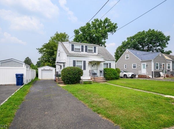 1717 Crescent Pkwy, Linden City, NJ 07036-5439