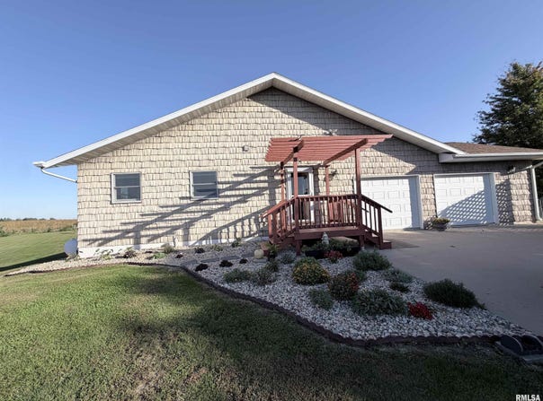 810 CHESAPEAKE Road, Colchester, IL 62326