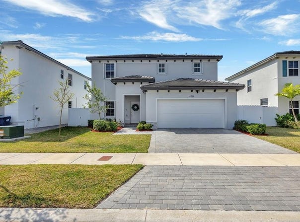 12738 SW 212th St, Miami, FL 33177