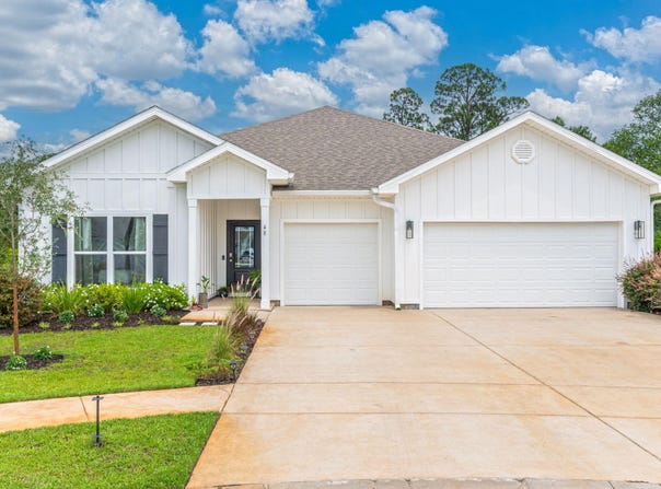 48 Hammock Circle, Freeport, FL 32439