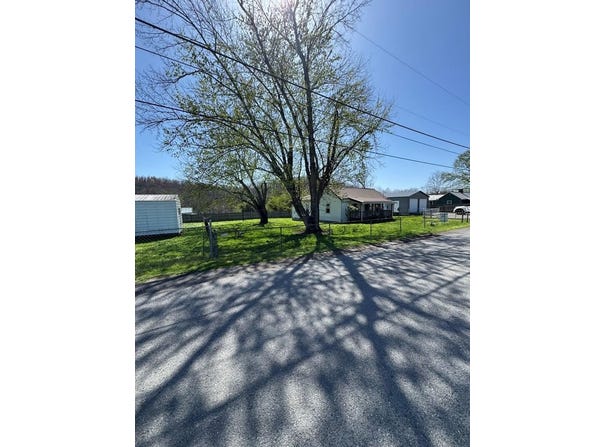 2094 Prudence Road, OAK HILL, WV 25901