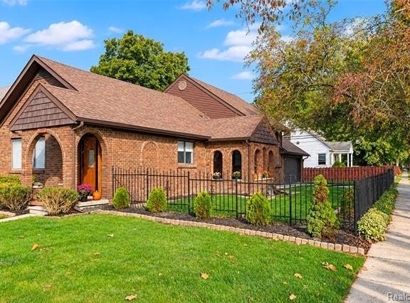18900 Carlysle Street, Dearborn, MI 48124