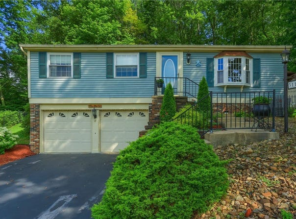 311 Moray Drive, Moon/Crescent Twp, PA 15108