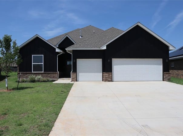 10617 Little Sallisaw Creek Drive, Yukon, OK 73099