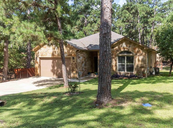 182 Papawai DR, Bastrop, TX 78602
