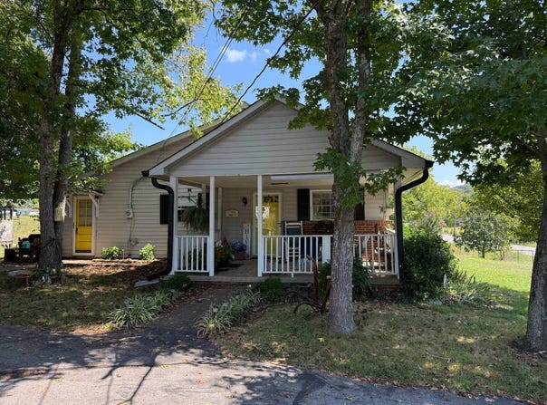 549 Racoon Valley Rd, Powell, TN 37849
