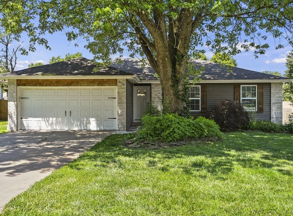 3539 S Walnut Hill Drive, Springfield, MO 65807