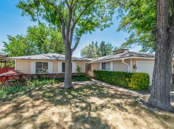 621 Steffanie Way, Sparks, NV 89431