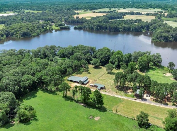400 Indian Hen Drive, Garrison, TX 75946