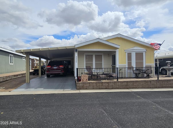 650 N Hawes Road, Mesa, AZ 85207