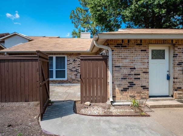 34 HAMPSHIRE Circle, Little Rock, AR 72212-4008