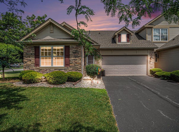 1206 Auburn Meadow Lane, Schererville, IN 46375