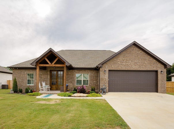 1214 Glendora Ave, Tuscumbia, AL 35674