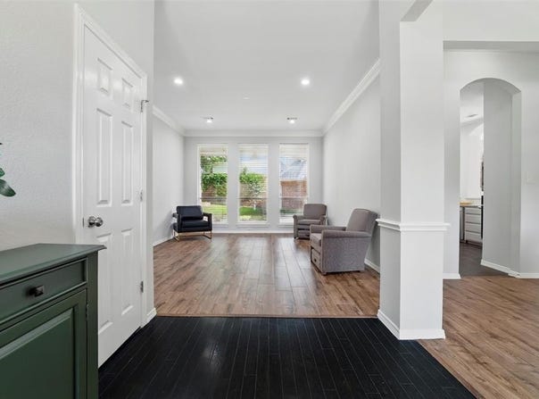 3402 Blue Forest Drive, Arlington, TX 76001