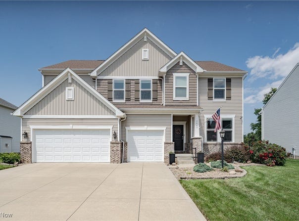 2465 Voyager Circle, Seven Hills, OH 44131
