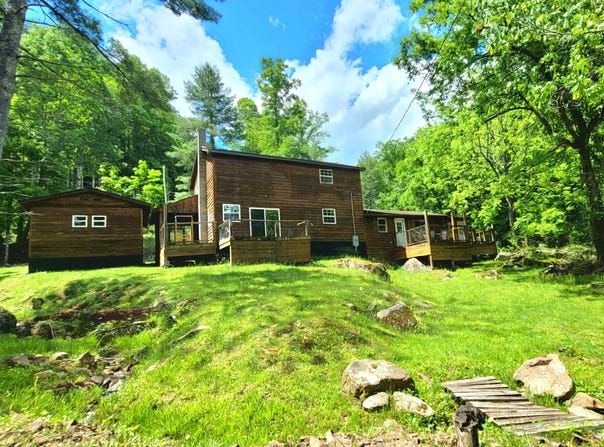 927 Bluestone River Rd, Jumping Branch, WV 25969
