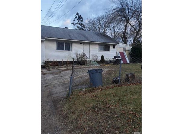 833 Doane Avenue, Bellport, NY 11713