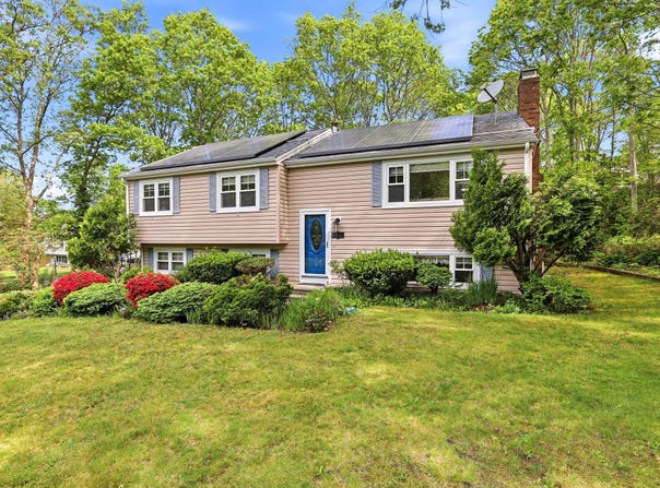 17 Briggs Avenue, Bourne, MA 02532